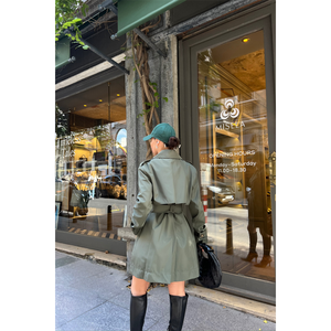 Gabardina Corta Color Caqui, Estilo Casual - Product Image 1