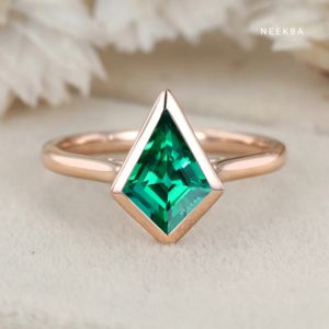 Único 10*7mm corte de cometa Esmeralda cultivada en laboratorio 925 anillo de plata esterlina forma de cometa anillo de ajuste de bisel anillo de plata hecho a mano de La India - Product Image 6