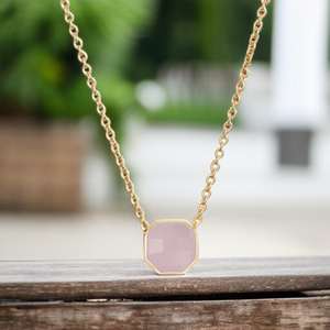 Rosa Calcedonia piedra preciosa facetada Octágono forma moda encanto collar 10 MM piedra encantos joyería al por mayor - Product Image 1