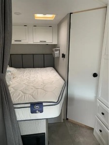 Camping-car d'occasion en bon état, modèle C-O-A-C-H-M-E-N RV C-R-O-S-S TRAIL 23XG 2022, haute performance, disponible à la vente - Product Image 2