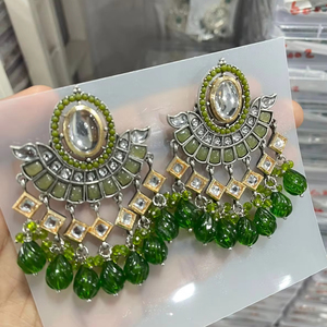 INDIEN DERNIÈRE TRADITIONNELLE KUNDAN HAUTE PLAQUÉ OR AVEC PERLE DESIGNER BELLE FANTAISIE KUNDAN BOUCLES D'OREILLES ENSEMBLE POUR FEMMES ET FILLES - Product Image 1