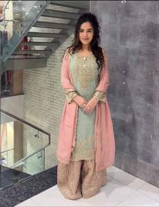 Présentation d'un nouveau haut et sharara en faux georgette avec broderie de cordon et de sequins, entièrement cousu, avec dupatta. - Product Image 5