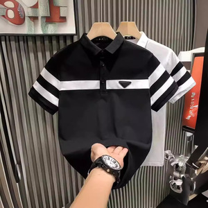 Camiseta de hombre de lujo ligera a rayas en blanco y negro con diseño impreso y logotipo personalizado, Polo de manga corta - Product Image 2