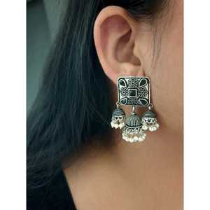 Boucles d'oreilles Jhumki en pierre noire oxydée Boucles d'oreilles Jhumki en plaqué argent Vente en gros en vrac Fourniture de bijoux Boucles d'oreilles Jhumki en pierre noire - Product Image 1