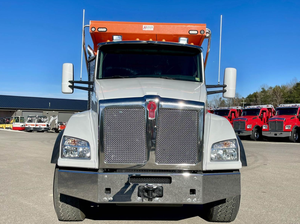 Camión Volquete Kenworth T880 Usado, Limpio, 2022-2023, Eje Triple, 510HP, Transmisión Automática de 6 Velocidades, Listo para Trabajar - Product Image 3