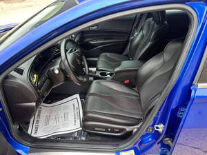 Mejor Auto Usado 2019 Acura ILX con Techo Corredizo y Volante a la Izquierda - Product Image 2