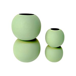 Vase d'art vert sauge à finition mate de luxe, forme unique, pot à fleurs décoratif, vase en métal fait à la main de style nordique pour mariage et fête - Product Image 5