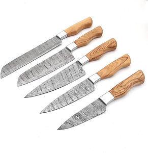 Ensemble de couteaux de chef en acier damas faits à la main, couteaux de cuisine, ensemble de 5 pièces avec une belle poignée en bois d'olivier - Product Image 1