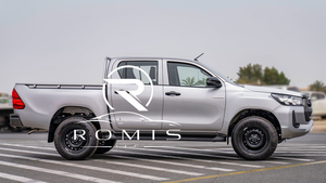 Camioneta Hilux 2023 Diésel Manual con Neumáticos R17, Volante a la Izquierda, 5 Asientos, Interior de Tela, Faros Halógenos - Product Image 2