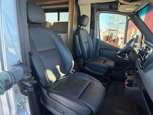 Autocaravana Mercedes-Benz Sprinter 3500XD Tiffin Wayfarer 25QW usada de primera calidad, año 2020, ~12,700 millas, motor Turbodiésel V6. - Product Image 4