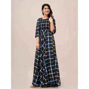 Vestido largo ajustado y acampanado con estampado de cuadros amarillos - Product Image 5