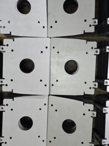 Pièce de fabrication de tôles de précision, plaque de montage en acier, découpe au laser, revêtement en poudre, équipement industriel OEM, composant du Vietnam - Product Image 4