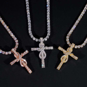 Pendentif en moissanite en forme de nœud glacé, couleur D VVS, argent 925 plaqué or rose, bijoux religieux de luxe, micro pavé, vente en gros - Product Image 1