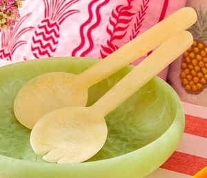 Ensemble de serveurs à salade en résine design élégant pour table à manger, outil de cuisine décoratif fait à la main, lave-vaisselle écologique personnalisé - Product Image 3