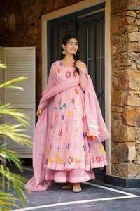 Hermoso Vestido Anarkali de Diseño Indio-Pakistaní en Tela Georgette con Bordado Elegante para Fiestas, Bodas, Uso Casual y Tradicional para Mujeres - Product Image 5