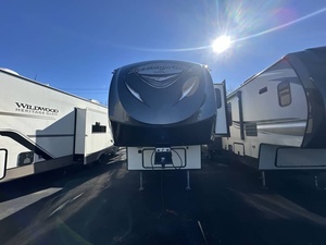 Used 2016 F-o-r-e-s-t -R-i-v-e-r Wildwood H-e-r-i-t-a-g-e G-l-e-n 286RL - Product Image 4