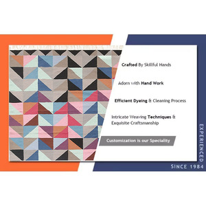 Tapis géométriques brodés à la main en coton 100% de conception moderne fabriqués en Inde pour le salon - Product Image 5