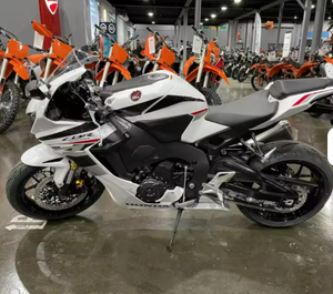 Nouvelle moto sportive CBR1000RR 998 cc à 4 cylindres en ligne 4 temps 2025-2026, livraison porte à porte - Product Image 5