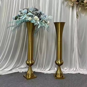 Jarrón de Flores de Latón Estilo Vintage para Decoración Moderna del Hogar, Maceta de Metal Grabada Floral para Mesa, Repisa o Estante - Product Image 4