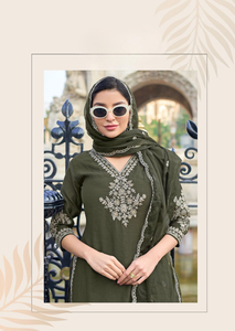 Ensemble Salwar Kameez traditionnel pour femmes en viscose crêpe, haut et bas avec broderie à la main, séchage rapide pour mariage/fête/Diwali - Product Image 6