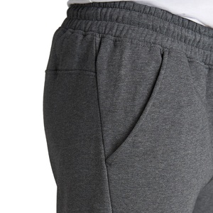 Pantalon homme au look urbain affirmé, conçu pour un usage confortable, avec une forme épurée et un style décontracté équilibré. - Product Image 4