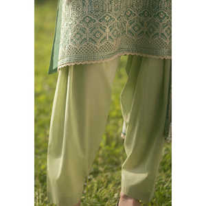 Traje de Muselina Estampado y Bordado de 3 Piezas con Dupatta CL-52637 - Product Image 5