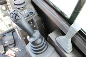 Excavatrice combinée Achilles A38S disponible - Product Image 4