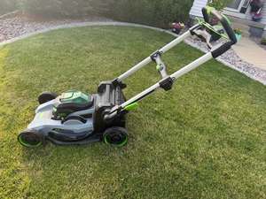 Tondeuse autoportée sans fil Z6 42 Zero Turn avec moteur 4 temps, bac de ramassage arrière de 200 L, autonomie de 45 minutes, qualité professionnelle - Product Image 6