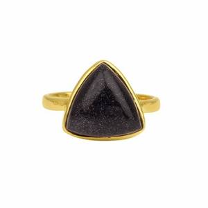 Bague de réglage de lunette en forme de trillion de 10mm en grès naturel en argent sterling 925 massif pour femmes bijoux fins faits à la main - Product Image 1