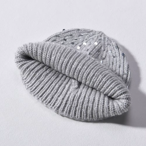 Bonnets doublés en polaire de qualité supérieure Bonnets confortables et chauds légers durables sur mesure pour le jacquard d'hiver - Product Image 4