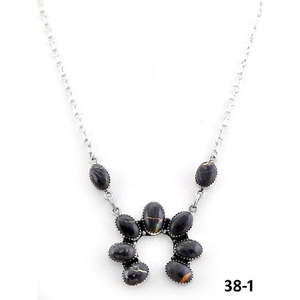 Collier de style classique sud-ouest fait main avec perles en argent sterling et perles noires, orné de motifs de fleurs, d'ancre et de chiffres - Product Image 2