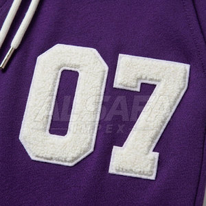 Survêtements en chenille brodés de haute qualité fabriqués au Pakistan, par le meilleur fabricant de survêtements en chenille brodés - Product Image 6