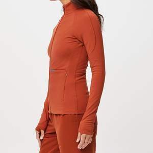 ชุดยูนิฟอร์มแพทย์พยาบาลแบบ OEM แฟชั่นสั่งตัดได้ กันยับ กันน้ำ ผ้าสเตรช คอกลม สำหรับใส่ด้านใน ชุดสครับสำหรับโรงพยาบาล - Product Image 2