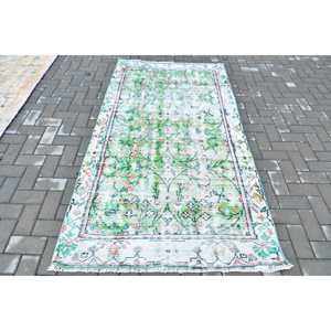 Alfombra vintage de 3.9x7.3 pies (119x222 cm), alfombra turca con motivos de plantas y árboles verdes - Product Image 1