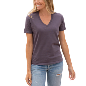 T-shirt pour femme à manches courtes et col en V, couleur violet délavé, coton biologique de luxe, pré-rétréci, certifié GOTS, doux, respirant, coupe ajustée - Product Image 6