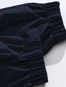 Chaqueta Deportiva Unisex Gris, Impermeable, con Cierre de Cremallera, Diseño Color Block, Corte Holgado, Capucha, Largo Regular, Material de Lona - Product Image 2