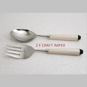 Ensemble de cuillères de service à salade en acier inoxydable de la meilleure qualité avec poignée en résine incrustée de laiton personnalisée - Product Image 1