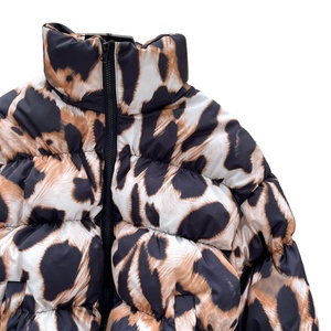 Veste bouffante à col montant et design décontracté Veste d'hiver imprimée de qualité supérieure Veste d'hiver personnalisée et élégante à fermeture éclair pour femmes - Product Image 4