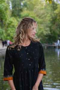 ชุดเดรสโบฮีเมียนผ้าอิคัททอมือ คาลาก้า ผ้าฝ้ายแท้ สวมใส่สบาย สำหรับโอกาสพิเศษ รุ่นลิมิเต็ดอิดิชั่น งานฝีมือ แฟชั่นที่เป็นมิตรต่อสังคม ใส่ได้ทุกฤดู - Product Image 3