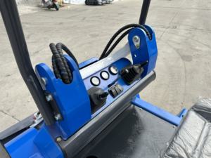 รถตักล้อยางขนาดเล็ก KUUGAO รุ่น Mini Skid Steer น้ำหนักบรรทุก 1000 กก. ยี่ห้อ Koop/Runtong เครื่องยนต์ดีเซล/เบนซิน 8.6 กิโลวัตต์ บุ้งกี๋ขนาด 0.15 เมตร พร้อมเกียร์และปั๊มประสิทธิภาพสูง - Product Image 4