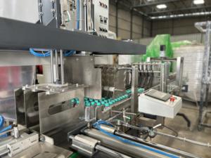 Máquina de envoltura retráctil automática de cuatro líneas de alta velocidad, solución eléctrica para botellas de PET y embalaje de cajas de plástico - Product Image 2