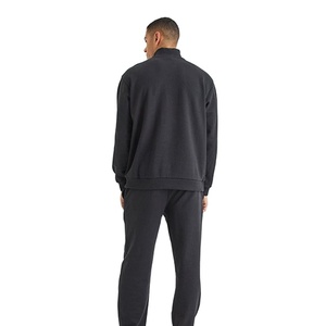 Sudaderas de Hombre al por Mayor con Cuello de Media Cremallera Personalizado, Ajuste Personalizado, Transpirables, de Manga Larga, Estilo Urbano, de Alto Gramaje 240 GSM - Product Image 5