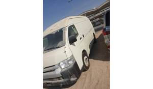 Camioneta Usada de Segunda Mano 2024, Volante a la Izquierda, Asientos de Cuero, Neumáticos R17, Techo Solar Automático, Cámara Trasera 360, Motor Euro IV 4.1-6L - Product Image 5