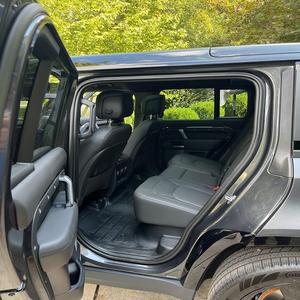 ¡Oferta Imperdible! Súper impecable Land Rover Defender 110 X-Dynamic SE 2023, 395 hp, 6 cilindros, tracción total, SUV de lujo automático - Product Image 4