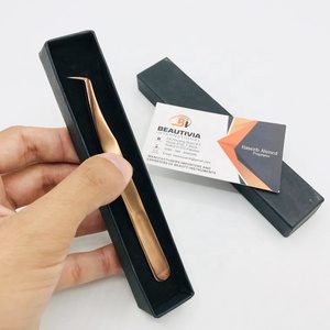 Pinzas profesionales de Extensión de pestañas de acero sostenible al por mayor punta de fibra de oro rosa de 65 grados logotipo personalizado - Product Image 4