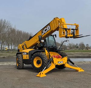 Chargeuse compacte télescopique JCB 540 170 4x4, moteur diesel, pneus pleins, mât télescopique à quatre étages, haute efficacité, garantie 1 an - Product Image 1