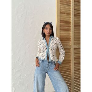 Blusa Azul Crudo de Manga Larga para Mujer al por Mayor con Elegante Detalle de Encaje y Botones de Perlas - Blusas y Camisas Elegantes para Mujer - Product Image 4