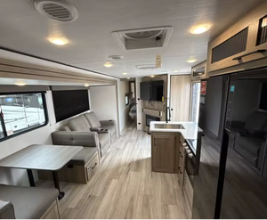 Autocaravanas y Remolques de Viaje Keystones C-o-l-e-m-a-n 25R 2016 2017 2018 2020 - Product Image 3