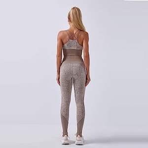 Conjunto de yoga transpirable de 2 piezas para mujer al por mayor, traje de entrenamiento con pantalones cortos deportivos sólidos y mallas con logotipo en la cintura - Product Image 5