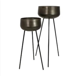 Juego de dos macetas y macetas de metal pulido dorado Diseño personalizado Maceta de metal con acabado dorado con soporte - Product Image 4